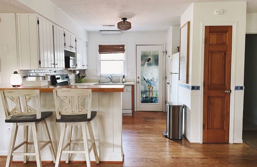 Ocean Ridge Cottage | Snowbird-friendly island cottage with fairway views, lanai, & AC - dogs welcome