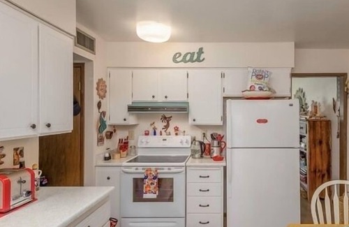 Sun City House | "SNOWBIRDS WELCOME" Adorable Casita, fully furnished with garden patio.