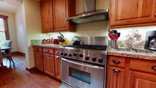 Mammoth Lakes House | Snowcreek The Lodges #1130 condo