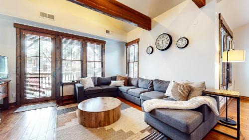 Mammoth Lakes House | Snowcreek The Lodges #1130 condo