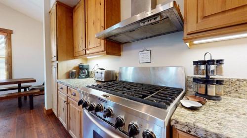 Mammoth Lakes Apartment | Snowcreek The Lodges #1127 condo