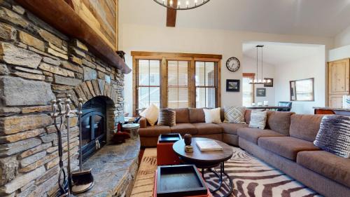 Mammoth Lakes Apartment | Snowcreek The Lodges #1127 condo