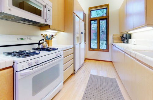 Mammoth Lakes Condo | Snowcreek V 933 Bright and Spacious, Private BBQ, Washer Dryer, Pet-Friendly by RedAwning