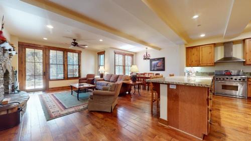Mammoth Lakes Apartment | Snowcreek VI The Lodges #1133 condo