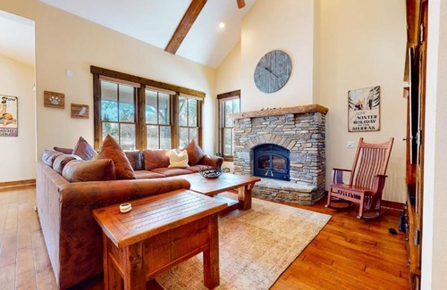 Mammoth Lakes Apartment | Snowcreek VI The Lodges #1167 condo