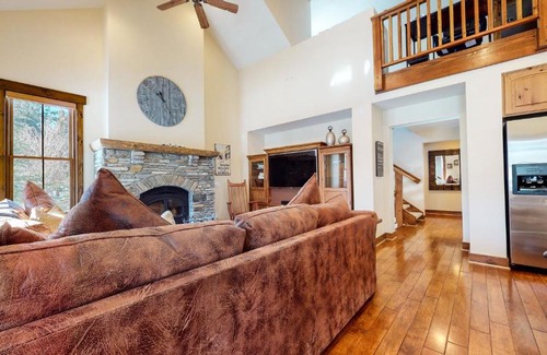 Mammoth Lakes Apartment | Snowcreek VI The Lodges #1167 condo