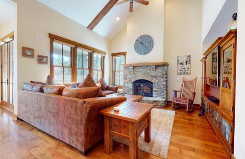 Mammoth Lakes Apartment | Snowcreek VI The Lodges #1167 condo