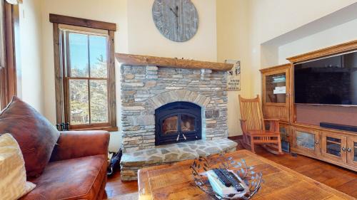 Mammoth Lakes Apartment | Snowcreek VI The Lodges #1167 condo