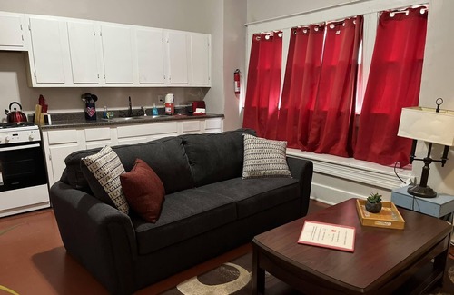 Crosstown House | Snowden duplex 1, a Quiet Getaway