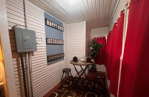 Crosstown House | Snowden duplex 2, a Quiet Getaway