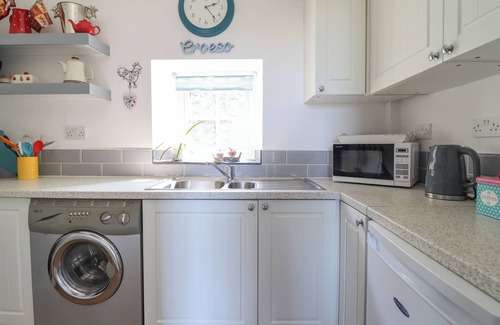 Harlech Cottage | SNOWDON VIEW, family friendly, character holiday cottage in Harlech