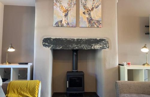 Dolwyddelan House | Snowdonia Cottage with shared hot tub 10mins from ZipWorld