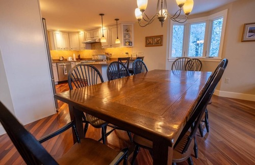 Montgomery Center House | SnowDream Chalet - 4 miles from Jay Peak!