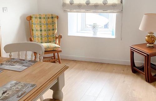 Fishguard House | Snowdrop Cottage