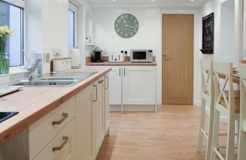 Fishguard House | Snowdrop Cottage