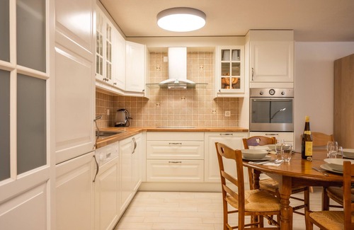 Zermatt Apartment | Snowflake family apart. Ski in& out