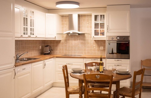 Zermatt Apartment | Snowflake family apart. Ski in& out