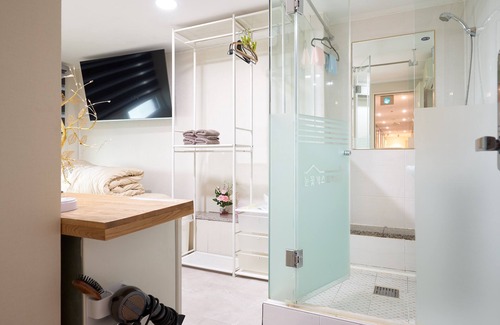 Hyehwa House | Snowflower Guesthouse