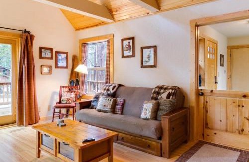 Truckee Ski Chalet | Snowpeak Chalet in Tahoe Donner