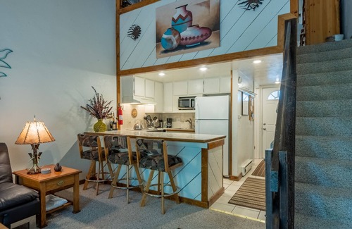 Warm Springs Condo | Snowrun Condo 8 - Perfect for Couples Weekend Retreat!