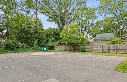 Ypsilanti Apartment | Snug and Comfy Room 10 mil to UM and steps to EMU