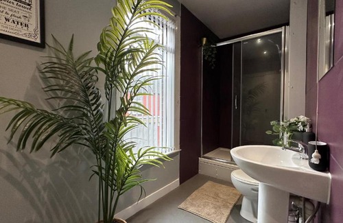Castleford Apartment | Snug apartment in the heart of Castleford