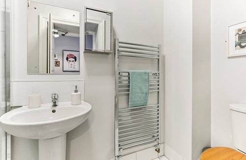 Londonderry Apartment | Snug at Clarence - Near Museum of Free Derry and Bloody Sunday Memorial