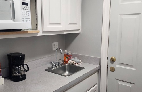Sturgeon Bay Cottage | Snug Harbor Inn - Cottage 1A