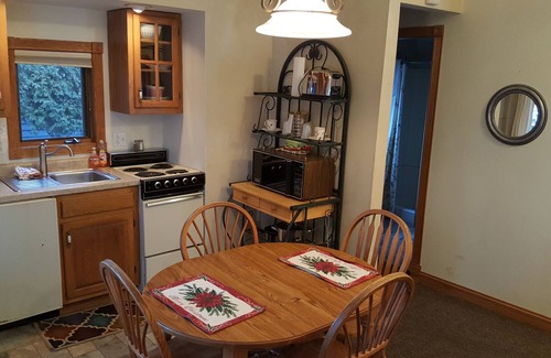 Sturgeon Bay Cottage | Snug Harbor Inn - Luxury Cottage 4