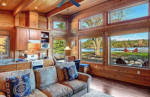 Friday Harbor Cabin | Snug Harbor Resort and Marina - One Bedroom Waterfront Cabin Handicap Access