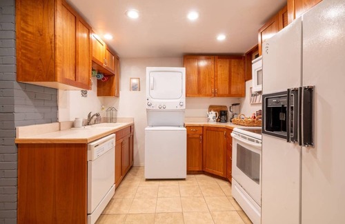 Tracyton House | Snug Studio Conveniently near PSNS, Ferry, Hospitals and Seattle