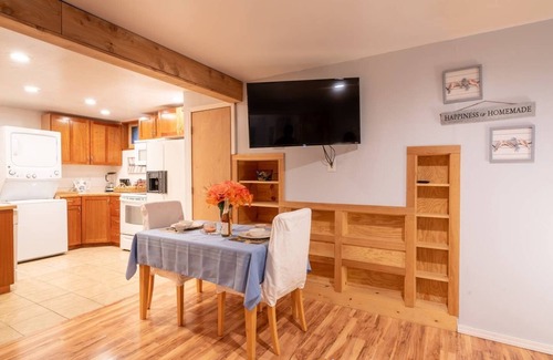 Tracyton House | Snug Studio Conveniently near PSNS, Ferry, Hospitals and Seattle