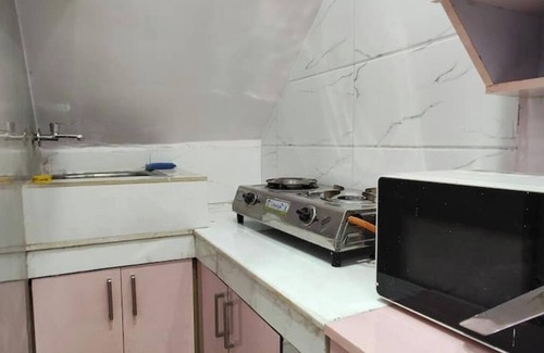 Govindpuri Apartment | Snuggle Inn - Teddy themed BnB (couple friendly)