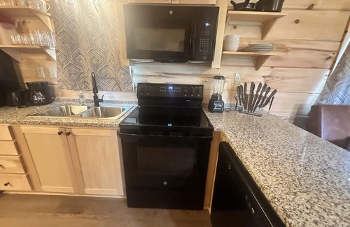 Union Mills Cabin | Snuggle Time -Hot Tub, Fireplace,Hiking,View,Near Asheville ,WiFi