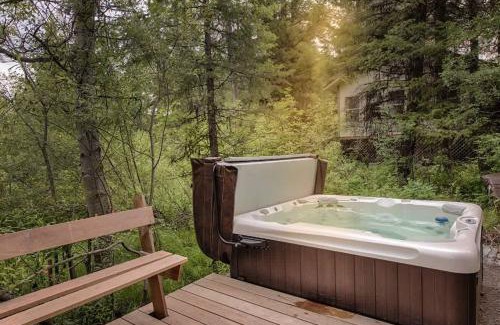 McCall House | SO AWeSOME CABIN HotTub Nr Brundage Euro Feel