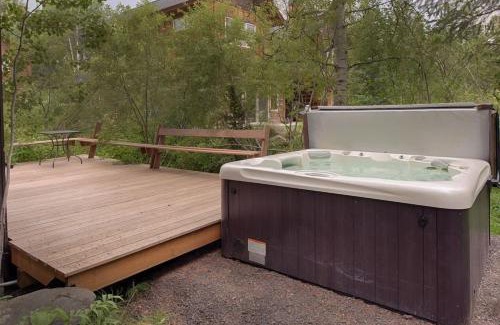 McCall House | SO AWeSOME CABIN HotTub Nr Brundage Euro Feel