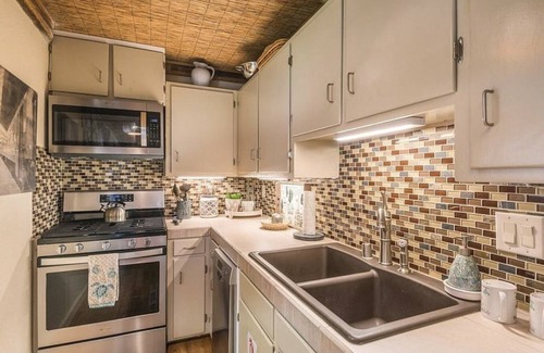 South Capitol Condo | So. Capitol area quaint casita! Walk to Railyard & Plaza