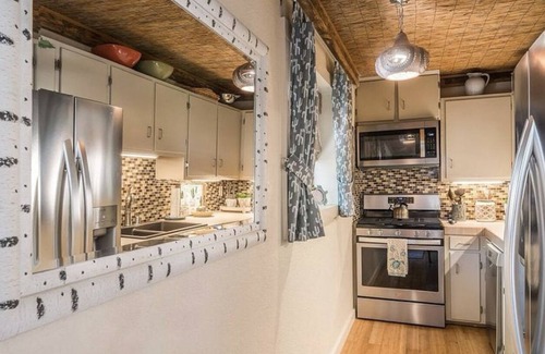 South Capitol Condo | So. Capitol area quaint casita! Walk to Railyard & Plaza
