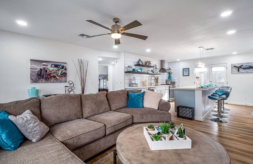 Maryvale House | So charming! Perf for spring break, golf, baseball and visiting colleges!
