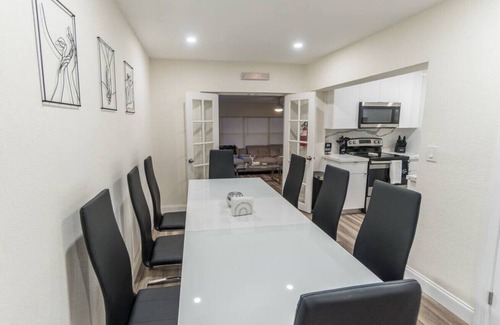 North Andrews Gardens House | So Flo Getaway, * Close to beach! *