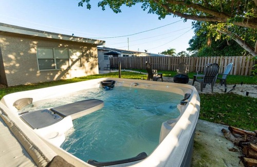 North Andrews Gardens House | So Flo Getaway, * Close to beach! *