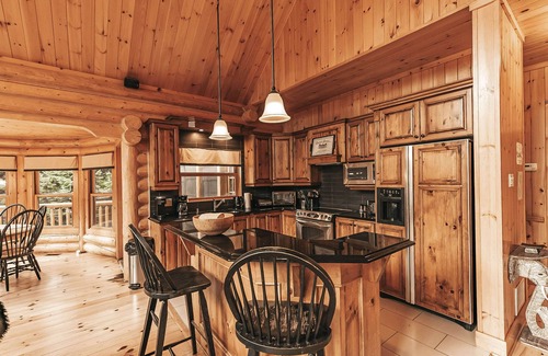 Fiddler Lake Resort Ski Chalet | Soak in a Private Spa, Sauna, Heated Pool, Nature