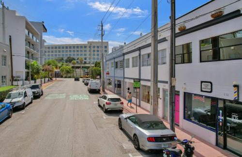 Flamingo/Lummus Apartment | SOBE MONARCH-WALK TO THE BEACH - OCEAN DRIVE GOOD TIME HOTEL AND ANGLER HOTEL ACROSS THE STREET