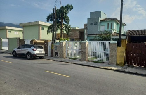 Centro House | SOBRADO-BERTIOGA-Uso exclusivo para grupos de até 12 pessoas em 1 até 4 suítes