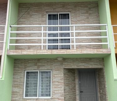 Matinhos House | Sobrado confortável a uma quadra do mar.