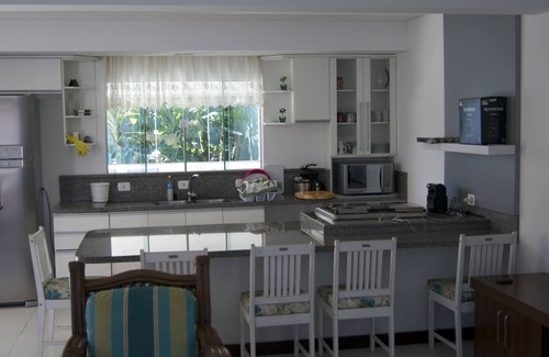 Mariscal House | Sobrado Mariscal with 3 Suites with air conditioning, Swimming pool, Barbecue and wifi