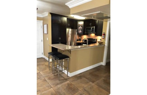Paramount Condo | SoCal Condo with Pool and Jacuzzi