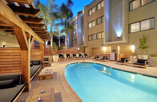 Calabasas House | SoCal Fit Room King, The Anza A Calabasas Hotel, Near Malibu Creek State Park