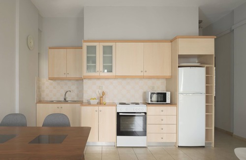 Koutouloufari Apartment | Sofia's Modern Apartment 1, 15 minutes walk from Chersonisos center