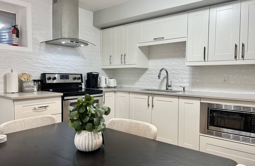Calgary Apartment | Soft and Cozy Private Suite near Calgary Airport
